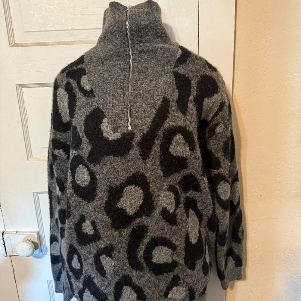 RD Style Gray and Black Turtleneck Sweater